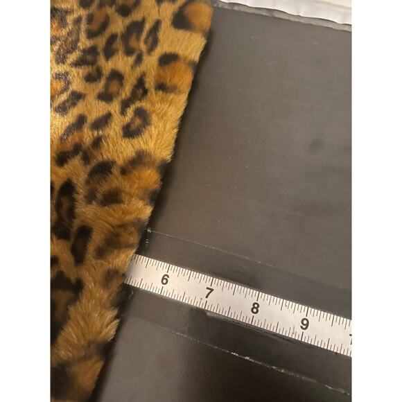 La Maison de la Fausse Fourrure Wrap Scarf Faux Fur Cheetah Old Money Mob Wife - Picture 6 of 7